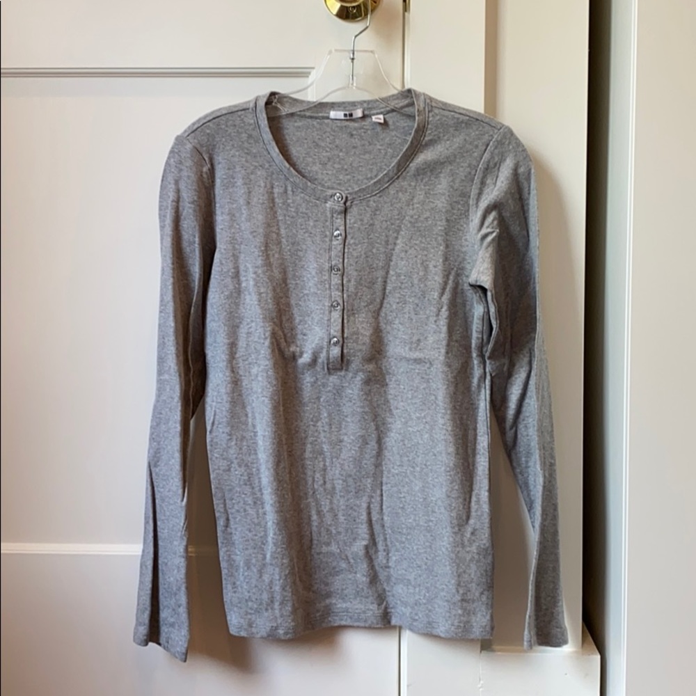 Uniqlo Women’s Grey Long Sleeve Knit Top